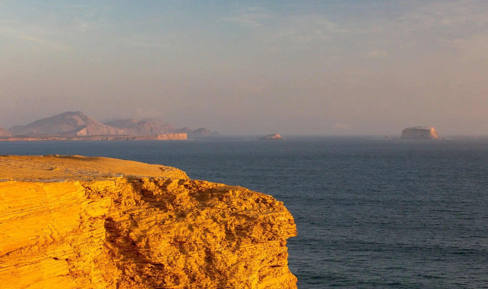 Sombras Doradas: trekking al atardecer en Paracas